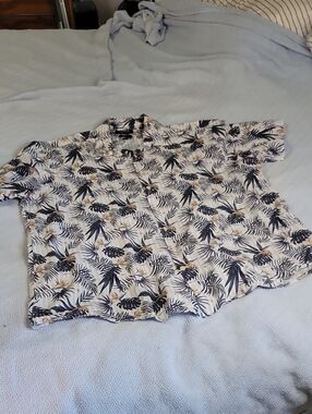Casual Men's Short-Sleeve Tropical Print Button-Down Shirt - White/Navy